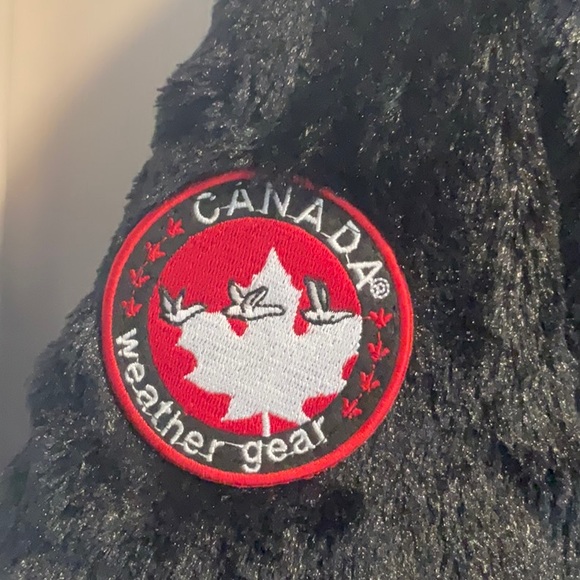 EUC Canada Weather Gear fully reversible black parka to fluffy faux fur. - Picture 9 of 11